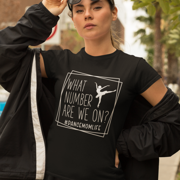 Tricou negru Dance Mom cu mesaj „What Number Are We On?”