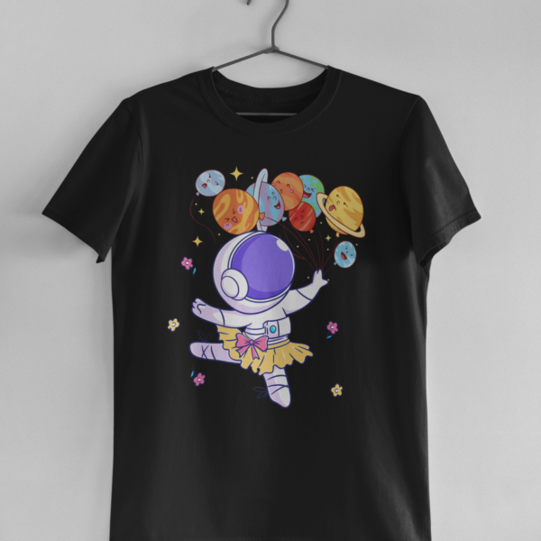 Tricou pentru fetițe cu design Galaxy Ballerina și planete colorate.