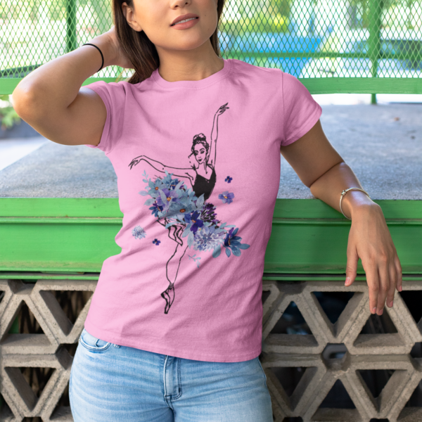 Tricou pentru balerine cu siluetă elegantă și design floral artistic roz