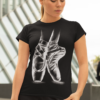 Tricou negru pentru balerine cu design alb reprezentând poante de balet.