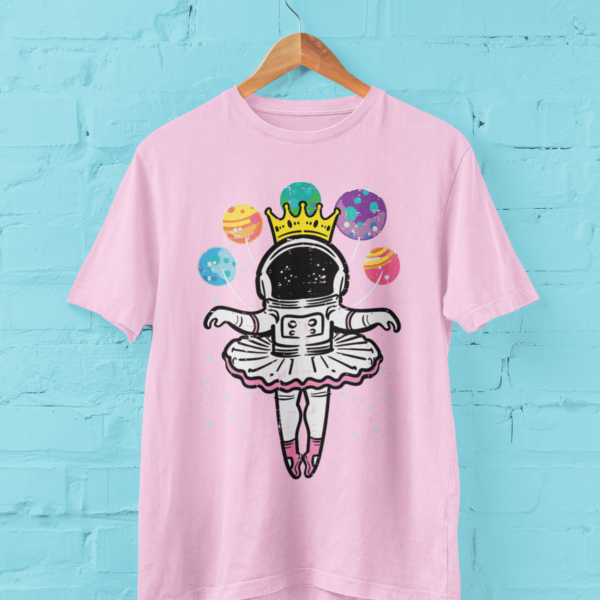 Tricou pentru fetițe cu design balerină astronaut și coroană. roz